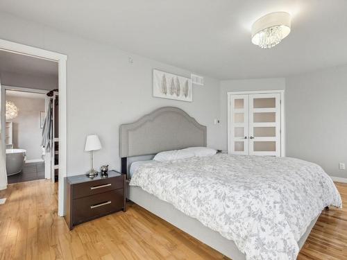 Master bedroom - 26 Ch. Des Renards-Blancs, L'Ange-Gardien, QC - Indoor Photo Showing Bedroom