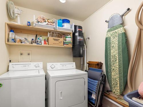 215-1149 Rockland Ave, Victoria, BC - Indoor Photo Showing Laundry Room