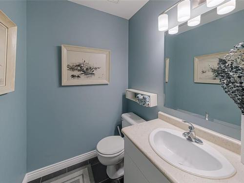 6023 Jake'S Pl, Nanaimo, BC - Indoor Photo Showing Bathroom