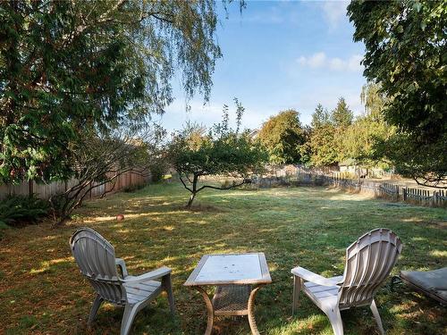 334 Irving Rd, Victoria, BC - Outdoor With Backyard