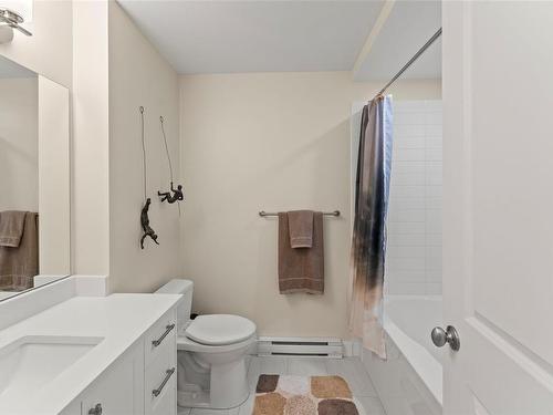 344-6995 Nordin Rd, Sooke, BC - Indoor Photo Showing Bathroom