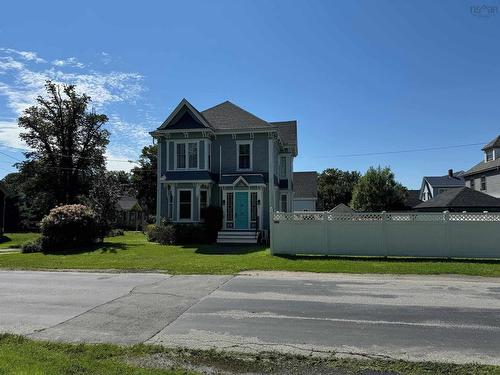 52 Park Street, Yarmouth, NS 