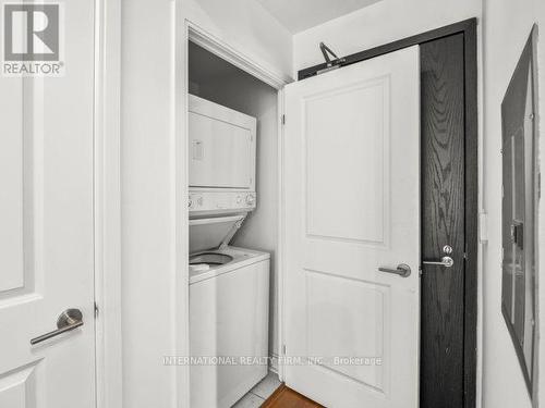 101 - 21 Scollard Street, Toronto, ON - Indoor Photo Showing Laundry Room