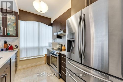 #112 -188 Doris Ave, Toronto, ON - Indoor Photo Showing Kitchen With Stainless Steel Kitchen