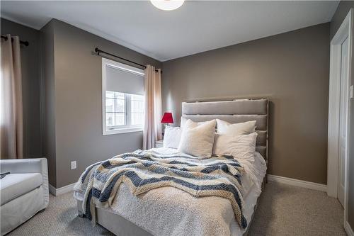 39 Pebble Valley Avenue, Hamilton, ON - Indoor Photo Showing Bedroom