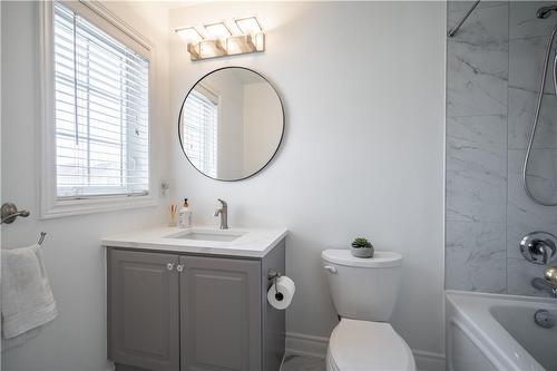 39 Pebble Valley Avenue, Hamilton, ON - Indoor Photo Showing Bathroom