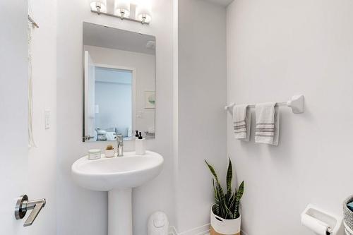 260 Twelfth Street|Unit #11, Toronto, ON - Indoor Photo Showing Bathroom