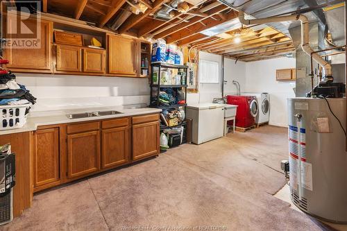 499 Gaylord Avenue, Lasalle, ON - Indoor Photo Showing Laundry Room