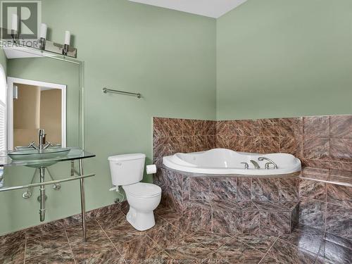 144 Meconi Court, Lakeshore, ON - Indoor Photo Showing Bathroom
