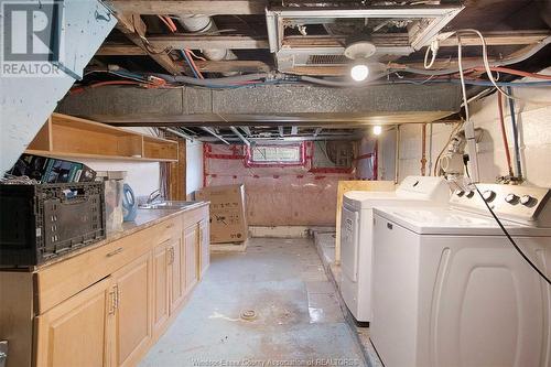 1061 Highland Avenue, Windsor, ON - Indoor Photo Showing Laundry Room
