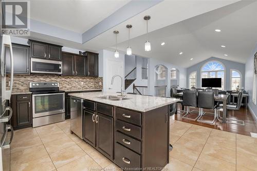 199 Branton Crescent, Lakeshore, ON - Indoor Photo Showing Kitchen With Double Sink With Upgraded Kitchen