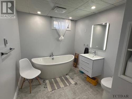 146 Allan St, Timmins, ON - Indoor Photo Showing Bathroom