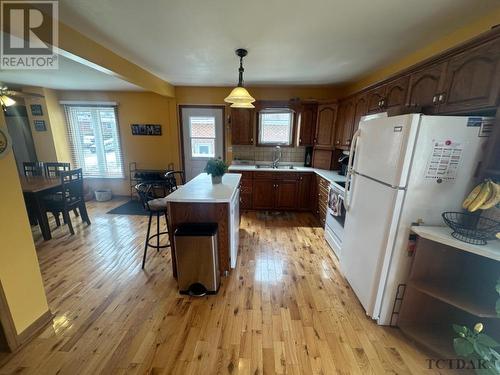 146 Allan St, Timmins, ON - Indoor Photo Showing Kitchen With Double Sink