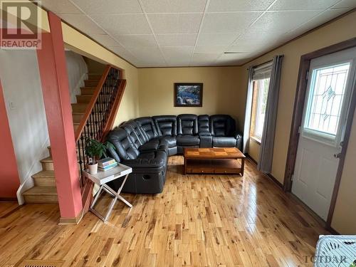 146 Allan St, Timmins, ON - Indoor Photo Showing Living Room