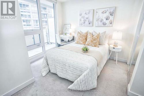 1404 - 2221 Yonge Street, Toronto, ON - Indoor Photo Showing Bedroom