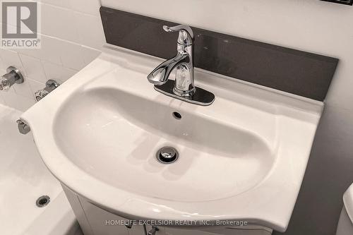 #110 -921 Midland Ave, Toronto, ON - Indoor Photo Showing Bathroom