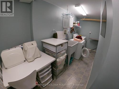 72 Bruce Creek Dr, Markham, ON - Indoor Photo Showing Laundry Room