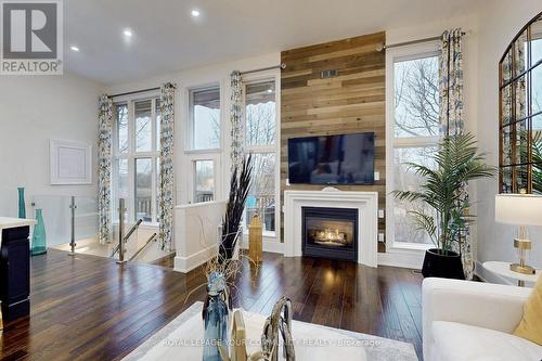 510 Kinrara Crt, Newmarket, ON - Indoor Photo Showing Living Room With Fireplace