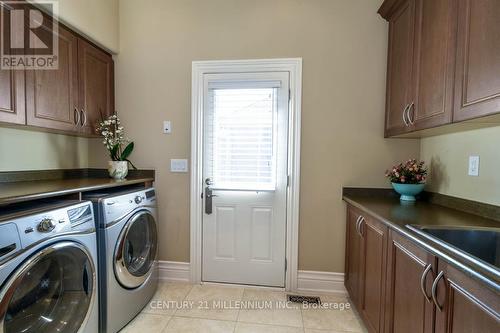 3 Castlewood Crt, Caledon, ON - Indoor Photo Showing Laundry Room