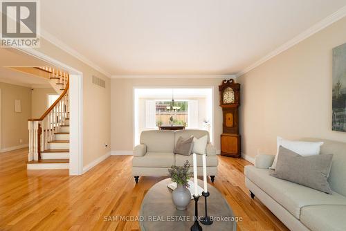 4196 Bridlepath Tr, Mississauga, ON - Indoor Photo Showing Living Room