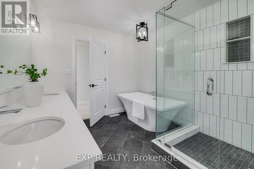 508 Doonwoods Cres, Kitchener, ON - Indoor Photo Showing Bathroom