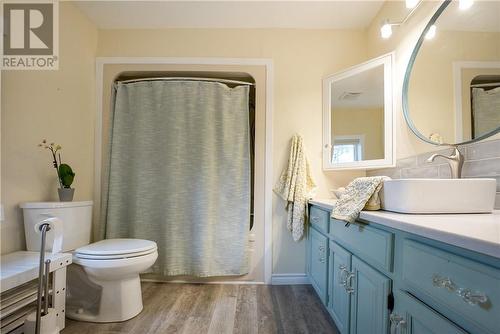 14 Oriole Road, N/A, ON - Indoor Photo Showing Bathroom