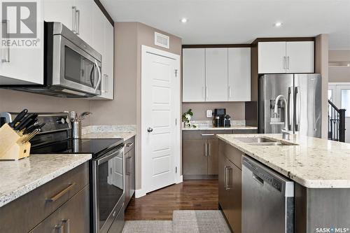 471 Veltkamp Crescent, Saskatoon, SK - Indoor Photo Showing Kitchen With Stainless Steel Kitchen With Double Sink With Upgraded Kitchen
