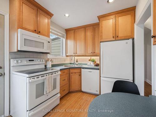 124 Homewood Ave, Toronto, ON - Indoor Photo Showing Kitchen