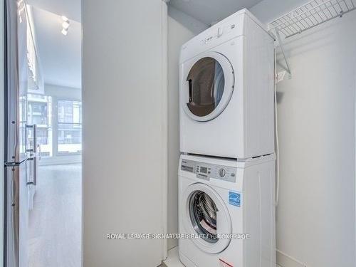 903-181 Dundas St E, Toronto, ON - Indoor Photo Showing Laundry Room