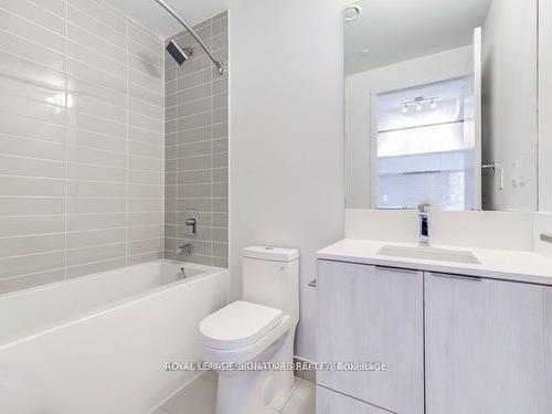 903-181 Dundas St E, Toronto, ON - Indoor Photo Showing Bathroom