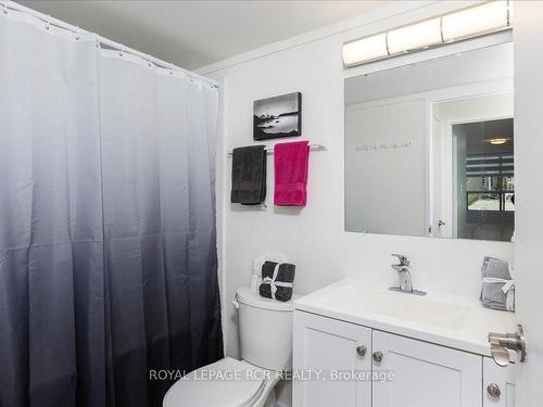 206-250 Davis Dr, Newmarket, ON - Indoor Photo Showing Bathroom