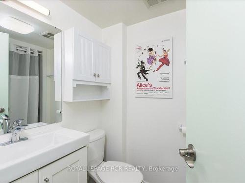 206-250 Davis Dr, Newmarket, ON - Indoor Photo Showing Bathroom