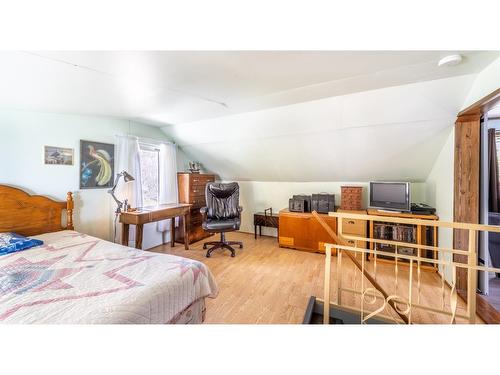 5469 Cory Road, Wynndel, BC - Indoor Photo Showing Bedroom