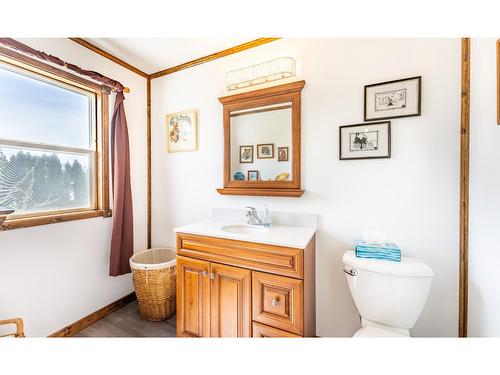 5469 Cory Road, Wynndel, BC - Indoor Photo Showing Bathroom