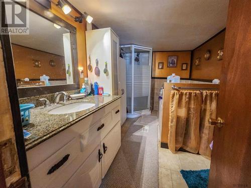 935 Goodfish Rd, Kirkland Lake, ON - Indoor Photo Showing Bathroom
