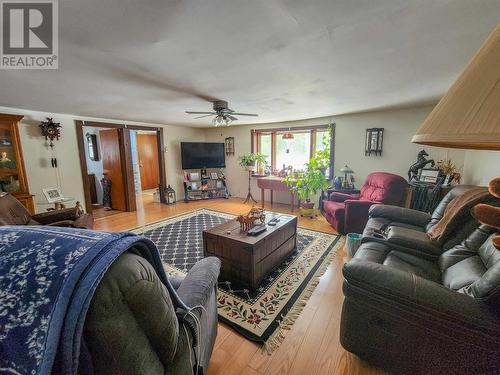 935 Goodfish Rd, Kirkland Lake, ON - Indoor Photo Showing Living Room