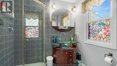682 Stanley Street, Windsor, ON - Indoor Photo Showing Bathroom