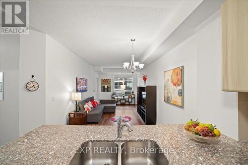 #226 -216 Oak Park Blvd, Oakville, ON - Indoor Photo Showing Kitchen With Double Sink With Upgraded Kitchen