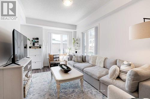 11 - 260 Twelfth Street, Toronto, ON - Indoor Photo Showing Living Room