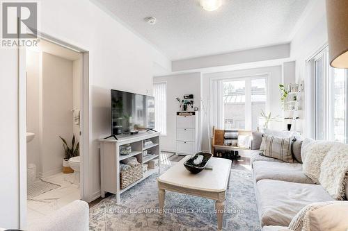 11 - 260 Twelfth Street, Toronto, ON - Indoor Photo Showing Living Room