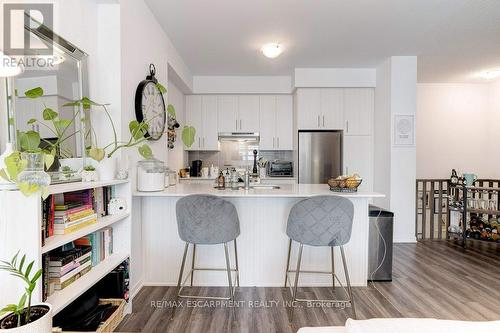 11 - 260 Twelfth Street, Toronto, ON - Indoor Photo Showing Kitchen With Upgraded Kitchen