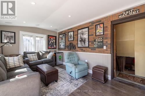 292 Wellington Rd, London, ON - Indoor Photo Showing Living Room