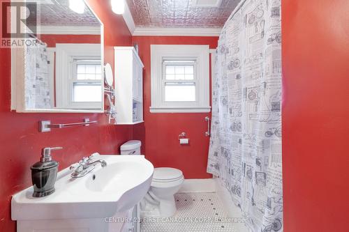 292 Wellington Rd, London, ON - Indoor Photo Showing Bathroom