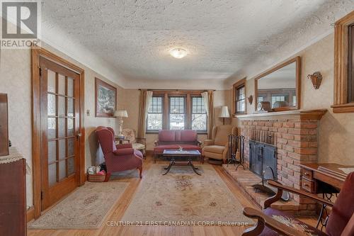 292 Wellington Rd, London, ON - Indoor Photo Showing Living Room With Fireplace
