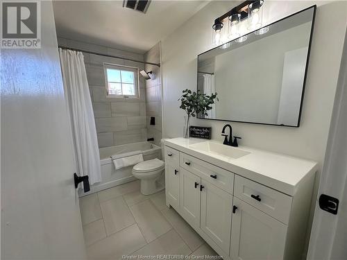279 Pont Rouge, Memramcook, NB - Indoor Photo Showing Bathroom