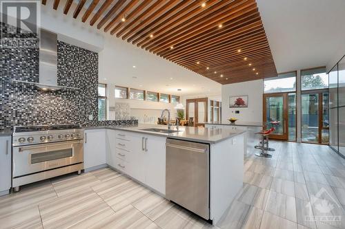 10 Massey Lane, Ottawa, ON - Indoor Photo Showing Kitchen With Upgraded Kitchen