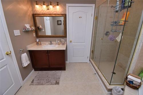 81 Valridge Drive|Unit #36, Ancaster, ON - Indoor Photo Showing Bathroom
