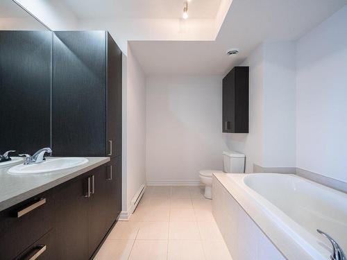 Salle de bains - 3990 Rue Antoine-Bedwani, Laval (Chomedey), QC - Indoor Photo Showing Bathroom