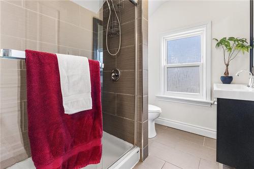 18 Prince Street, St. Catharines, ON - Indoor Photo Showing Bathroom