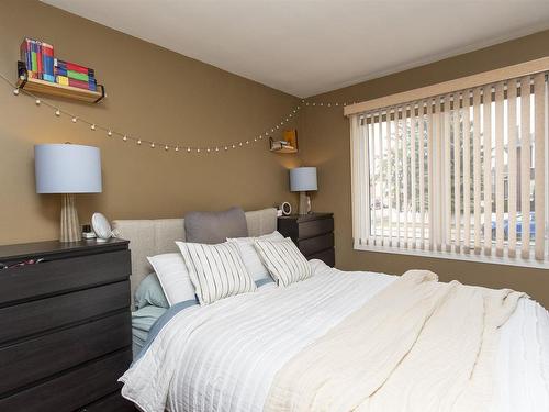 236 Pruden Street, Thunder Bay, ON - Indoor Photo Showing Bedroom